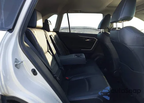 2022 Toyota Rav4 Hybrid Limited z USA, uszkodzony, nr VIN JTMD6RFV0ND051196